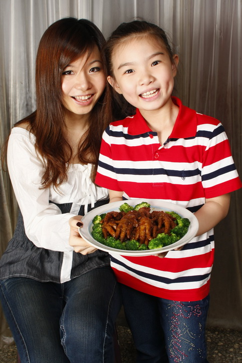 北一食品雞腳凍~日本研究顯示 雞肉、雞腳內含的膠原蛋白，似乎還有類似降血壓藥—ACE - 20091015122917_582223656.jpg(圖)