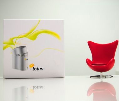 清潔、清毒、保存 一瓶食鹽水的紫外線隱形眼鏡清洗機 Lotus  - 20090902160922_879219992.JPG(圖)