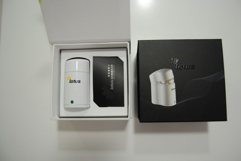 清潔、清毒、保存 一瓶食鹽水的紫外線隱形眼鏡清洗機 Lotus  - 20090902161258_879463305.JPG(圖)