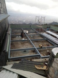 屋頂浪板軌道門電動捲門修理 琉璃鋼瓦鐵屋烤漆鋼板防水_圖片(2)
