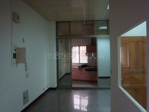 標題 租湳雅街 優質嚴選華廈 月租9000 - 20100206194256_457536609.JPG(圖)