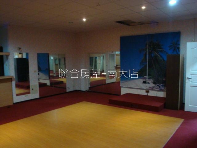 租超便宜 湳雅皆大潤發優質嚴選住辦店 月租12000 - 20100206195244_457782406.JPG(圖)