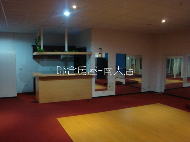 租超便宜 湳雅皆大潤發優質嚴選住辦店 月租12000 - 20100206195244_457791109.JPG(圖)