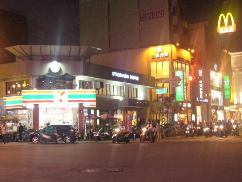 高雄醫學院十全商圈黃金店面出租 - 20100204125004_259518031.JPG(圖)