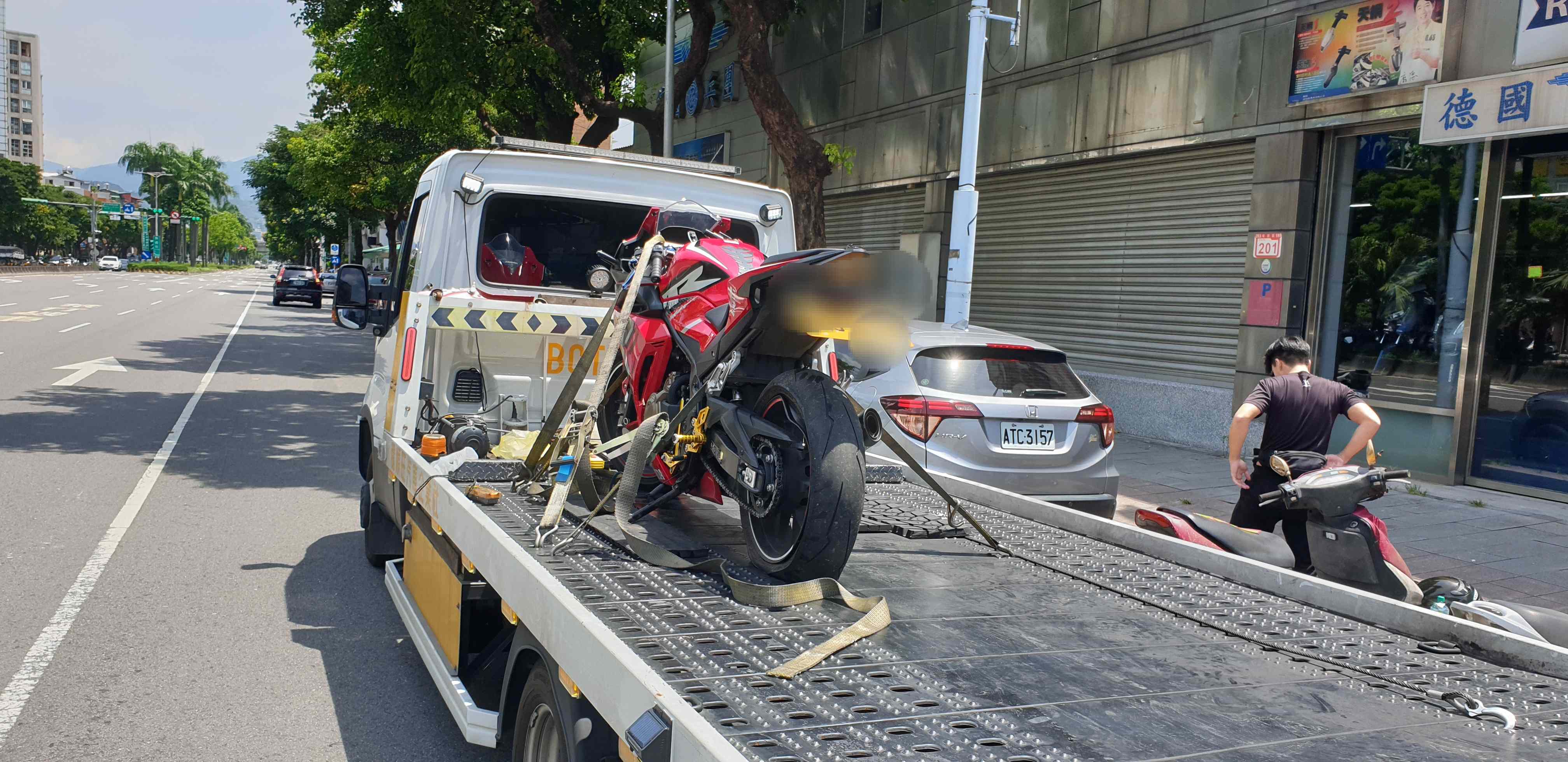 機車道路救援,機車救援電話 0913177311,重機拖車服務,拖吊車, - 20210330193623-104394276.jpg(圖)