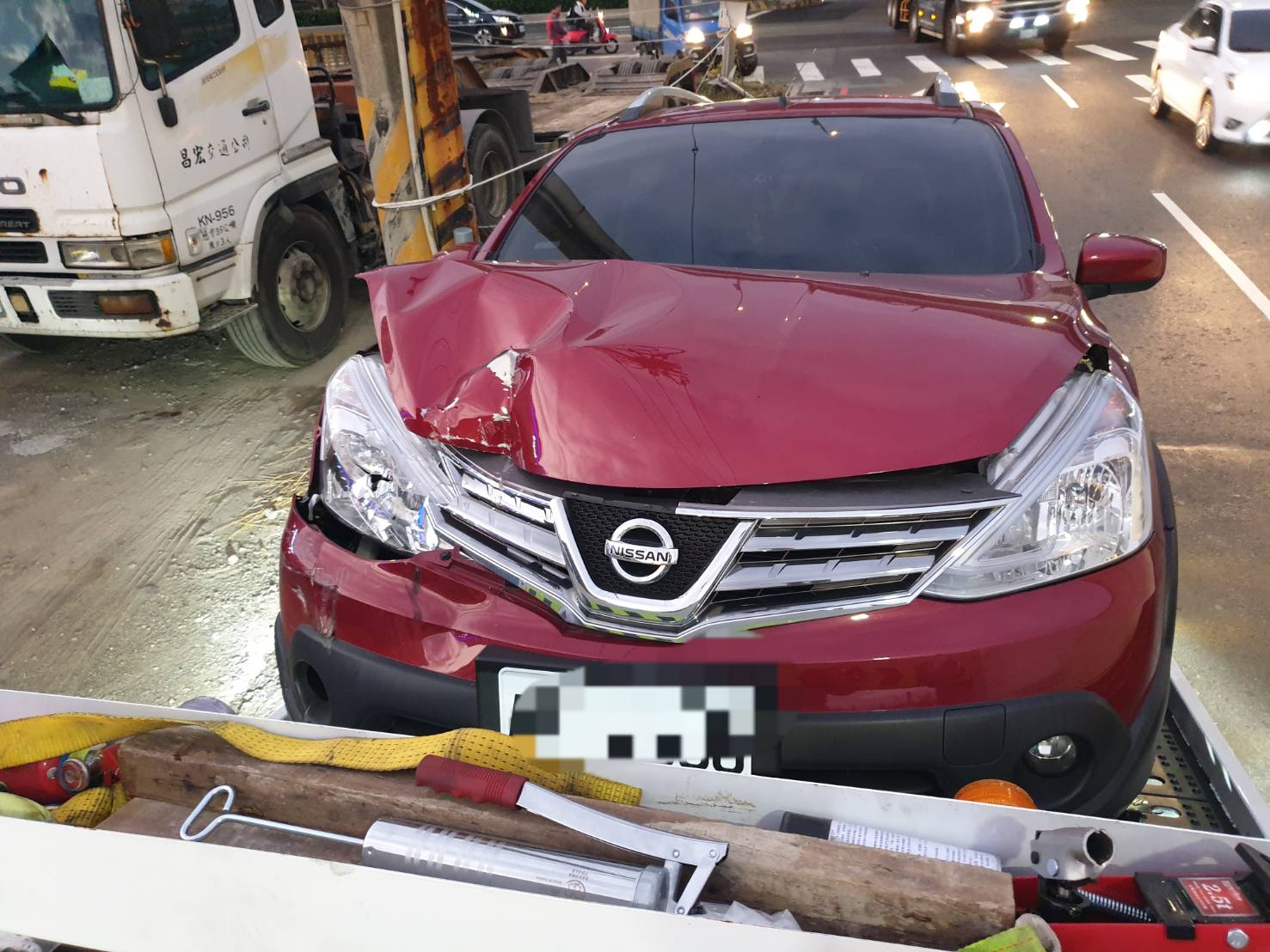 半夜在外車輛拋錨需要拖車救援-緊急道路救援-拖吊車服務-先報價再派車 - 20221208234022-514100426.jpg(圖)