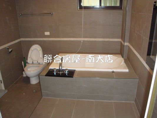 租近竹北家樂福透天別墅不看後悔住辦皆可租30000 - 20100315230950_666425765.JPG(圖)