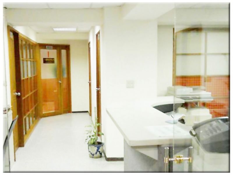 台北個人辦公桌承租5,000元含水電、管理費，可工商登記，提供免費會議室 - 20121119140048_305245511.jpg(圖)