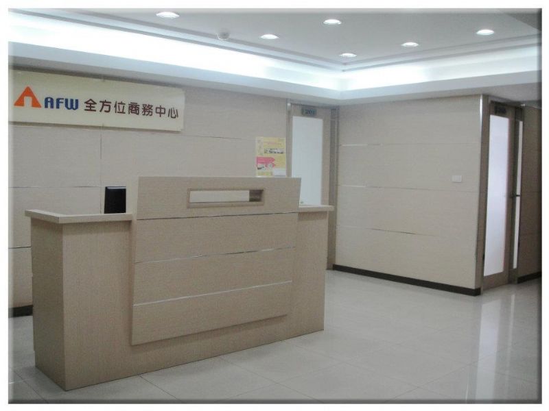 台北個人辦公桌承租5,000元含水電、管理費，可工商登記，提供免費會議室 - 20121119140048_305254448.jpg(圖)