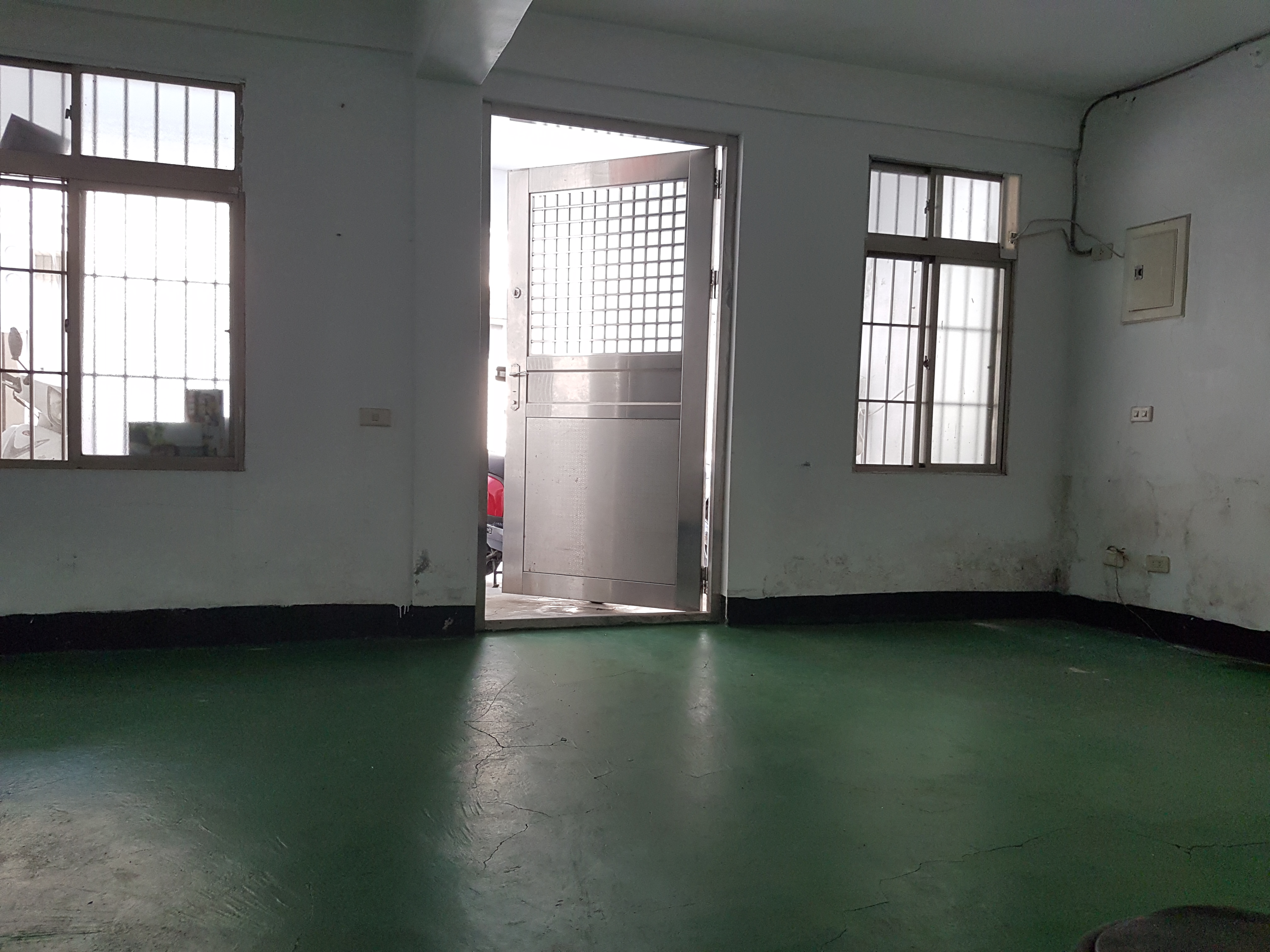 ＊～桃園後區　大原路~~桃園後站透天==土地總坪數：２１坪、總樓層：１~２樓、超大面寬、近桃鶯商圈～＊ - 20160829150255-454428723.jpg(圖)