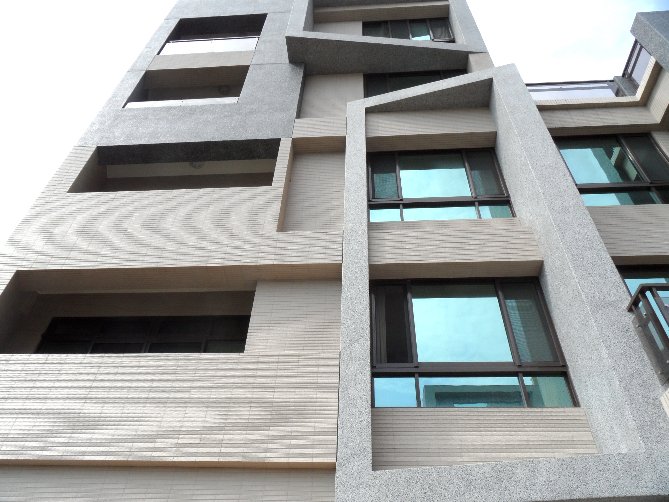 ＊～大溪區　員林路一段~~員林路電梯大三房車==５７坪、全新未住、三面採光～＊ - 20161118121430-442705721.jpg(圖)