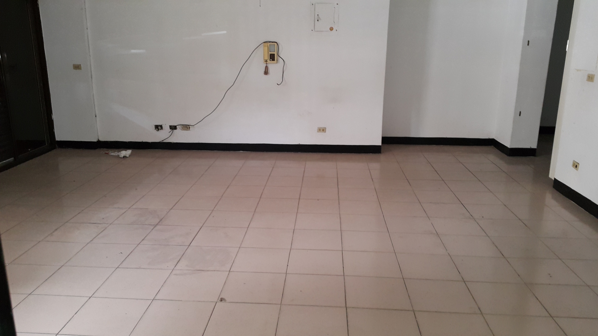 ＊～鶯歌區　中山路~~鶯歌區一樓華廈==４０坪、地段機能優、使用空間大～＊ - 20161122135425-794232222.jpg(圖)