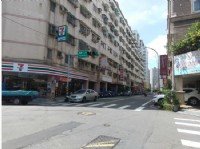 ＊～桃園區　國聖一街~~國泰商圈７-１１△收租金店面==總坪數：３６坪、臨路寬：１２米路、面寬：７米、交通便捷～＊_圖片(1)