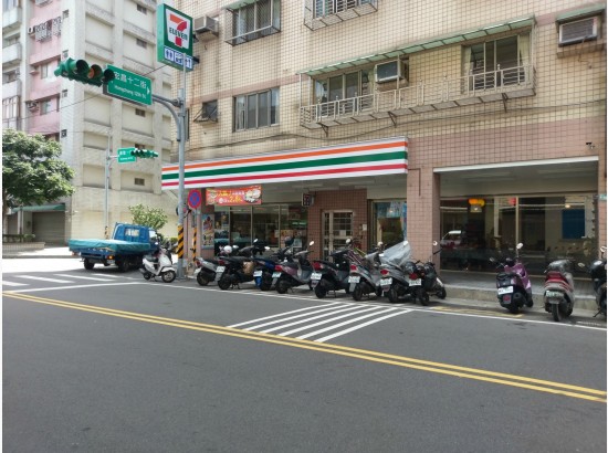 ＊～桃園區　國聖一街~~國泰商圈７-１１△收租金店面==總坪數：３６坪、臨路寬：１２米路、面寬：７米、交通便捷～＊ - 20170817183946-966505468.jpg(圖)