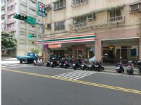 ＊～桃園區　國聖一街~~國泰商圈７-１１△收租金店面==總坪數：３６坪、臨路寬：１２米路、面寬：７米、交通便捷～＊_圖片(2)