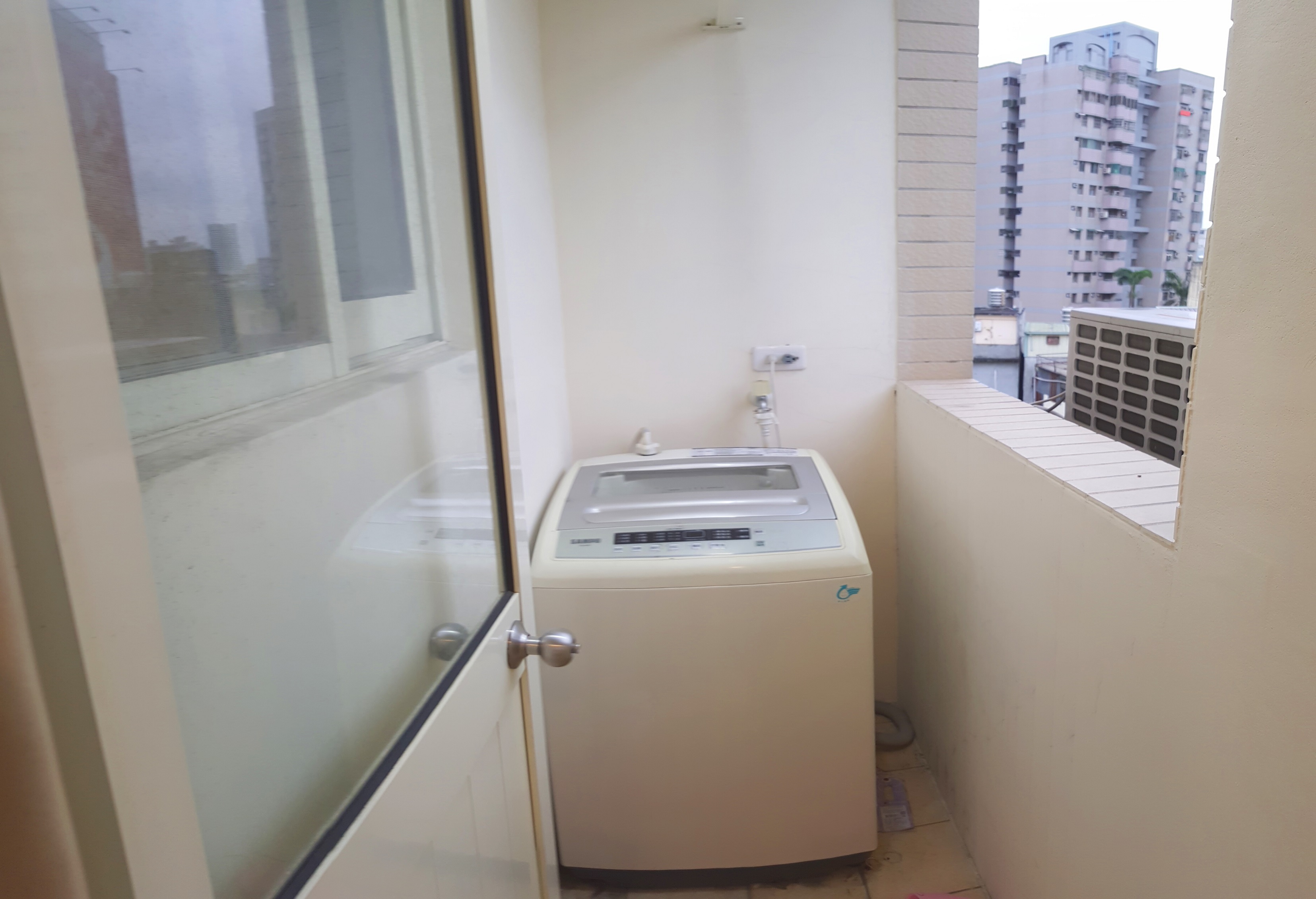 電梯陽台洗衣機流理台電磁爐可炊煮地下室機車停車位 - 20120525002341-924450435.jpg(圖)