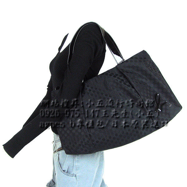 小五流行時尚館/《agnes b》 皮標LOGO點點肩背包(大)/0926-975-147王先生(小五)/日本原裝進口/小b專櫃包 - 20101208123432_783932890.jpg(圖)