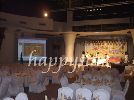 快樂星*尾牙佈置!! 超喜氣的尾牙~給現場最熱鬧的尾牙餐會   - 20101126115036_744642015.jpg(圖)