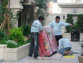 新竹搬家公司八大http://8move.salestw.com/您遇過搬家不肖業者嗎？談好的價格搬到一半又臨時加價？我們的工作就是解決您的問題！ - 20131023233431_543083062.jpg(圖)
