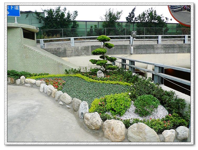 大台北三重園藝庭園社區維護、園藝保養、除草、割草、除蟲、病蟲害防治、鋸樹修剪連絡方式來電請找羅先生 (02)2983-8570     - 20110210105506_308464181.jpg(圖)