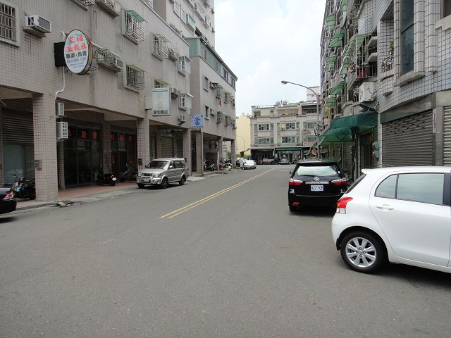 嘉義市超大車庫透天 6大套房住家 0988-876-696 賴先生 - 20130614105351_179081562.jpg(圖)