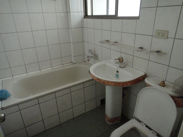 嘉義市超大車庫透天 6大套房住家 0988-876-696 賴先生 - 20130614105351_179156593.jpg(圖)