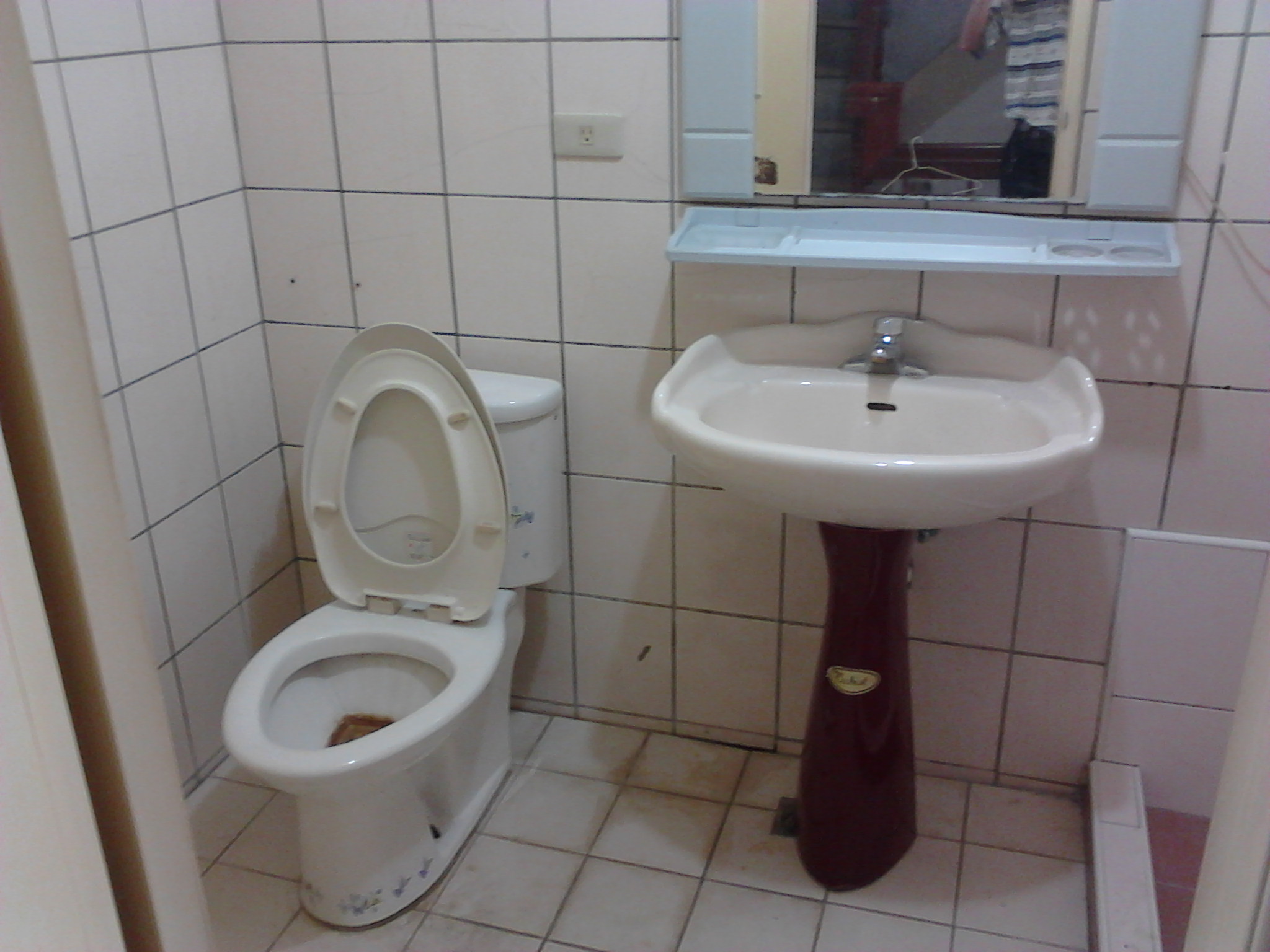 雅房，套房出租3500/月 台中市太平區 透天別墅型房子 24小時警衛管理 - 20151216012048-201390963.jpg(圖)