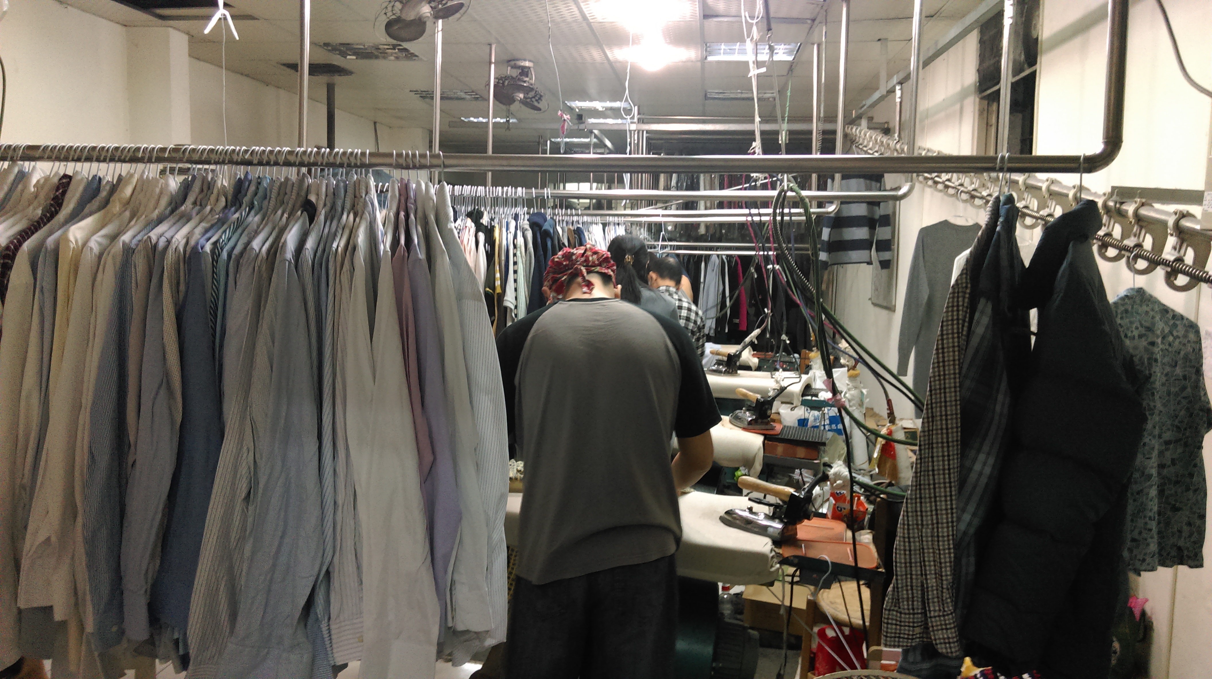 大量衣服,公司機構製服,學士畢業服清洗 - 20160701121245-346876102.jpg(圖)