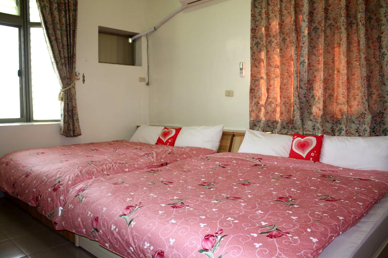 小琉球虹彩村住宿~小琉球旅遊、小琉球民宿、小琉球特產、小琉球美食、小琉球套房出租 - 20110620144540_554270906.jpg(圖)