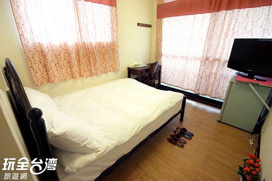 逢甲住宿促銷677元.逢甲日租.台中逢甲夜市.台中日租.逢甲日租套房  - 20110810225400_991437890.JPG(圖)