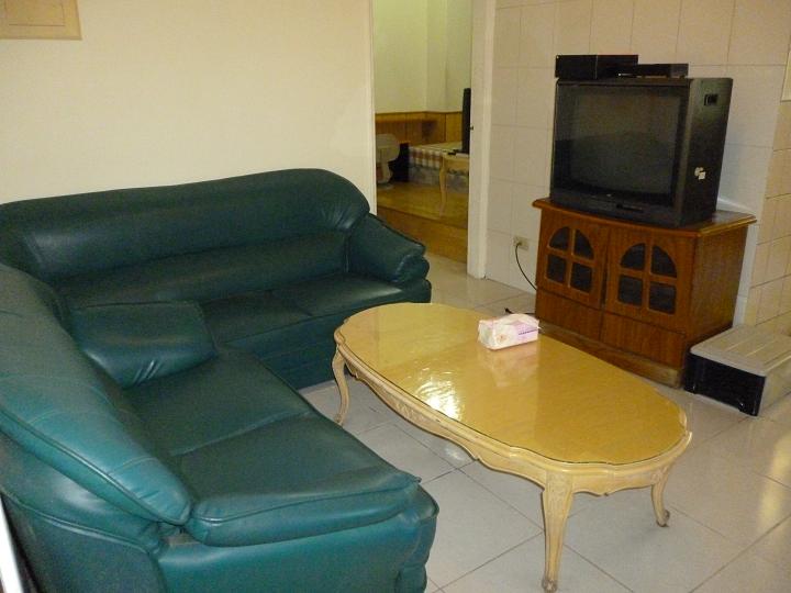 龍騰大地社區電梯1房1廳附家俱家電有廚房天然瓦斯 - 20110820125352_819972921.JPG(圖)