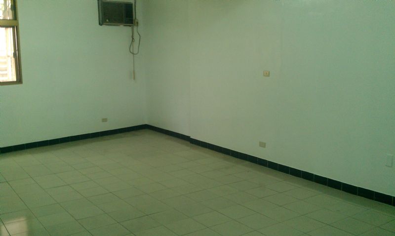 1+2樓70坪.公司.補習班.住辦皆可.門口可停3部車.屋況一級棒.歡迎參觀.黃先生0913-798090. - 20110915132529_66157737.jpg(圖)