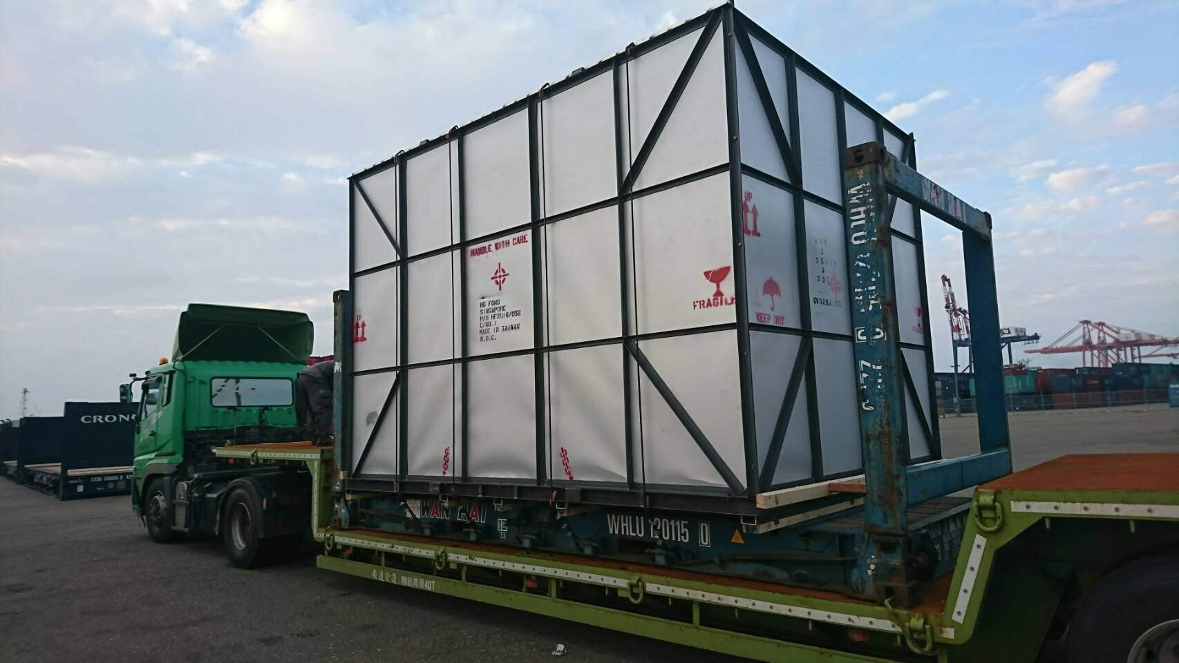 港口裝櫃固定,機台封箱,平板櫃裝卸,特殊機台運輸.繫固,中古貨櫃販售 - 20120607165949-713107625.jpg(圖)