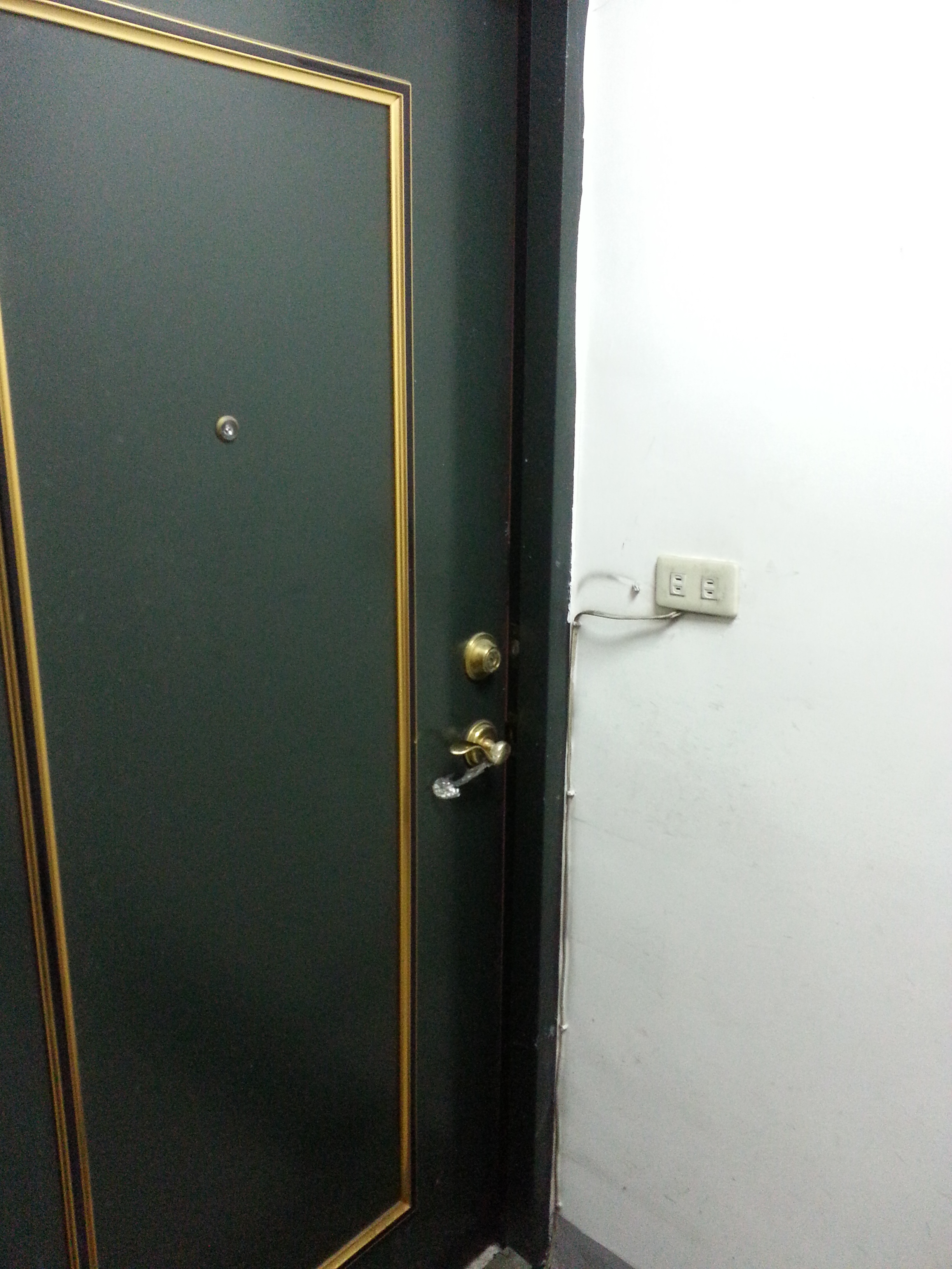 久偉鋁門窗氣密隔音窗陳先生0913827909南港五堵東湖大直舊莊南港松山內湖汐止樟樹二路修理鐵門不繡鋼玻璃門無法開關捲軸隱藏式折摺疊紗窗修理鐵門鐵窗紗門紗窗強化桌面酒櫃玻璃浴室塑鋼門  - 20121029221036_971923312.jpg(圖)