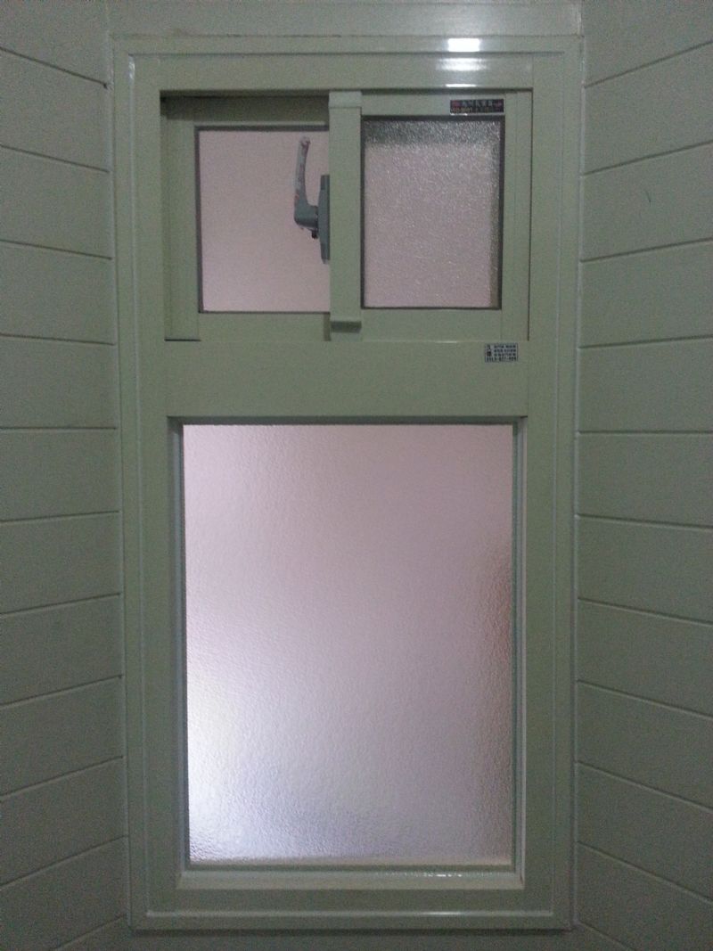 久偉鋁門窗氣密隔音窗陳先生0913827909南港五堵東湖大直舊莊內湖汐止松山南港三重路訂做氣密隔音窗不繡鋼玻璃門無法開關捲軸隱藏式折摺疊紗窗修理鐵門鐵窗紗門紗窗強化桌面酒櫃玻璃浴室塑鋼門  - 20121128000301_971238984.jpg(圖)