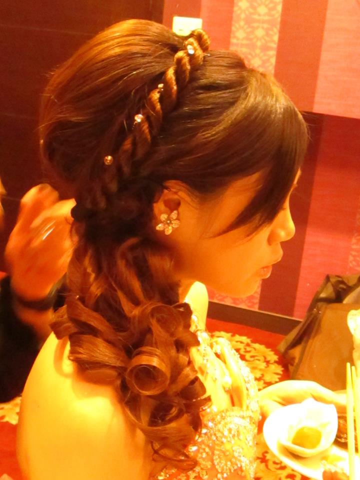 台中市新娘有福$3000起髮妝提供禮服接髮22吋$5000元接髮勻保固３個月!冷朔 熱朔 溫朔燙 離子燙現體驗價$1500美甲水晶光療$600 韓接睫毛$600!一根挑染$100 一束髮片挑染$350 - 20140110213106-922025440.jpg(圖)