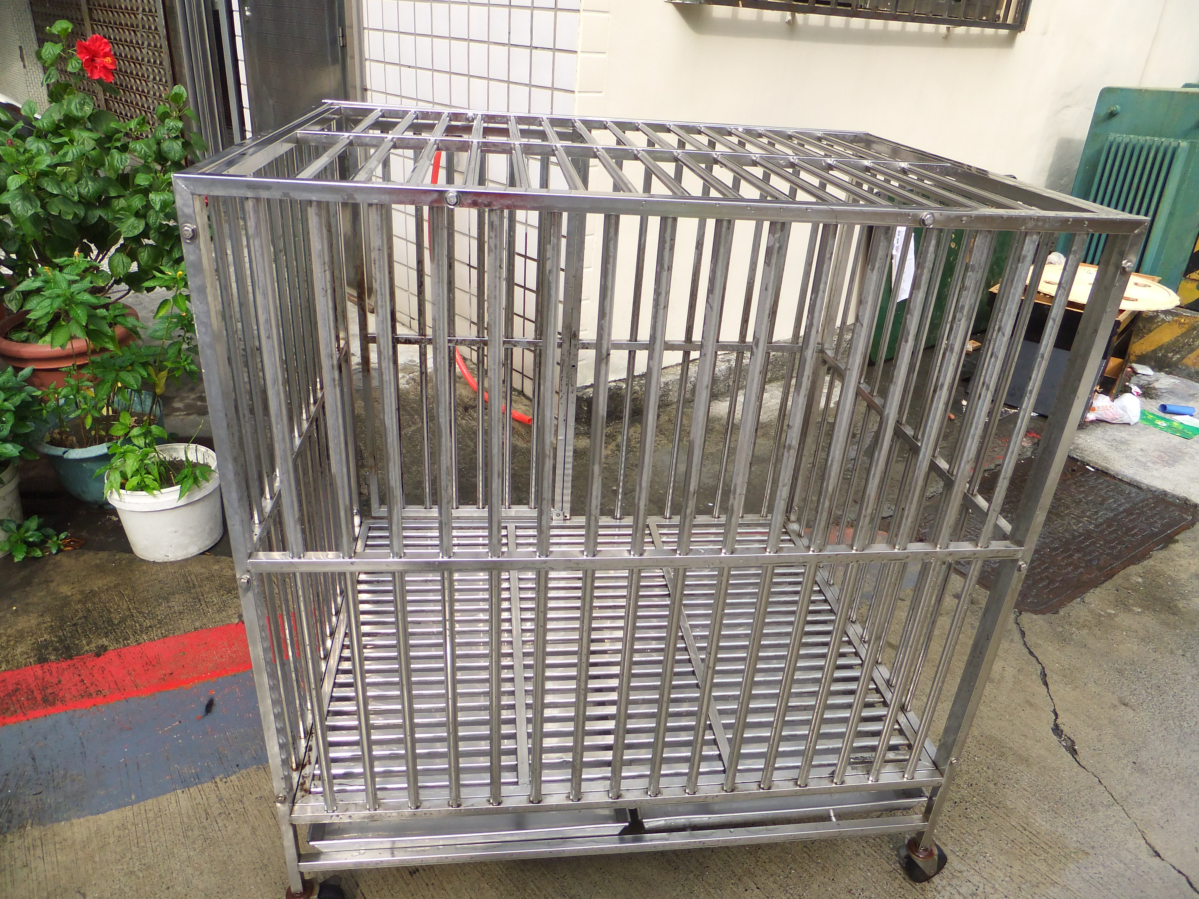 自售不繡鋼大型犬狗籠(二手~八九成新)7900~ - 20140105015429-858143449.JPG(圖)