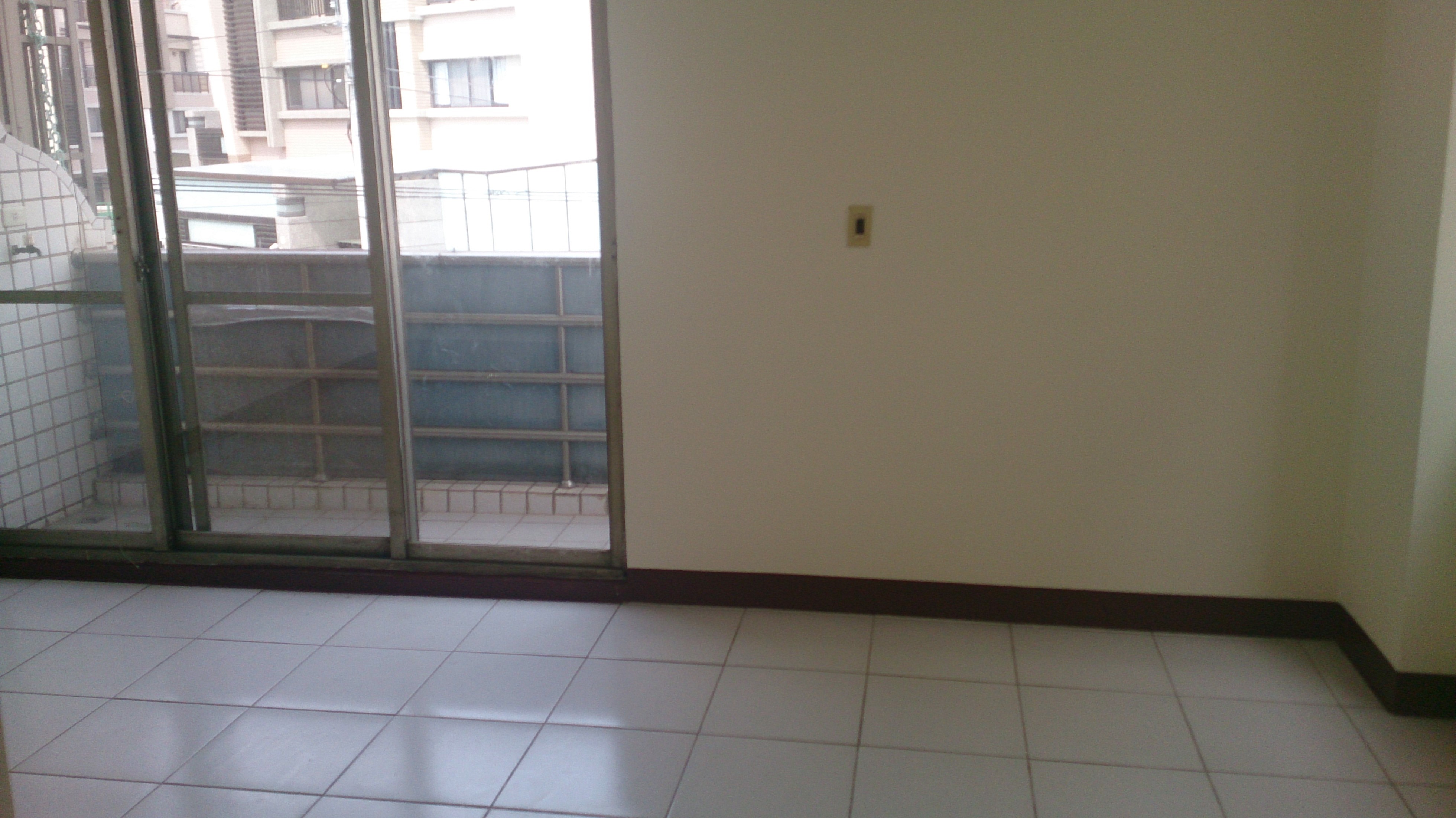 交流道臨路別墅 - 20140610105152-368912120.JPG(圖)