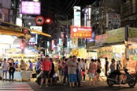 逢甲夜市黃金地段攤位出租，離赤鬼牛排步行不到10步（位於福星路接文華路路口）_圖片(1)
