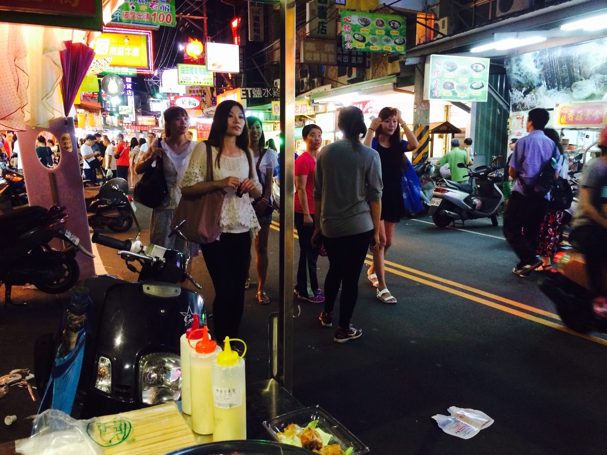 逢甲夜市黃金地段攤位出租，離赤鬼牛排步行不到10步（位於福星路接文華路路口） - 20140829203108-316098533.jpg(圖)