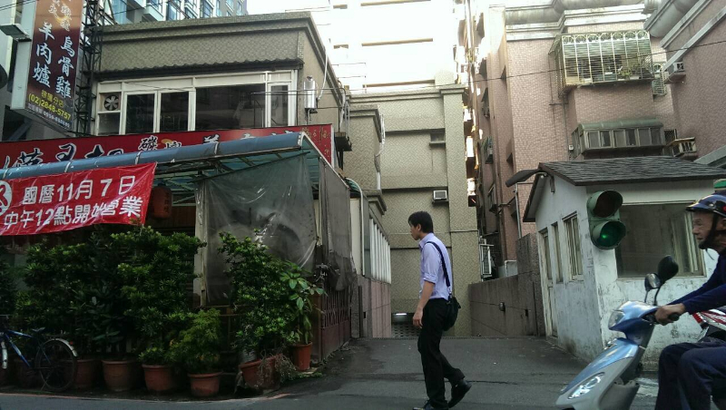 (停車位出租) 近徐匯捷運站一分鐘，電動門管制。 - 20150131213323-712064756.JPG(圖)