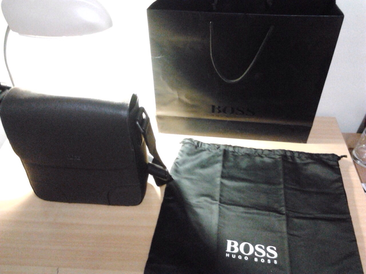 Hugo Boss 硬殼斜背包/ 深咖啡/ 全新品/ 正品/ 質感/ 可面交 - 20150330231740-728803423.jpg(圖)