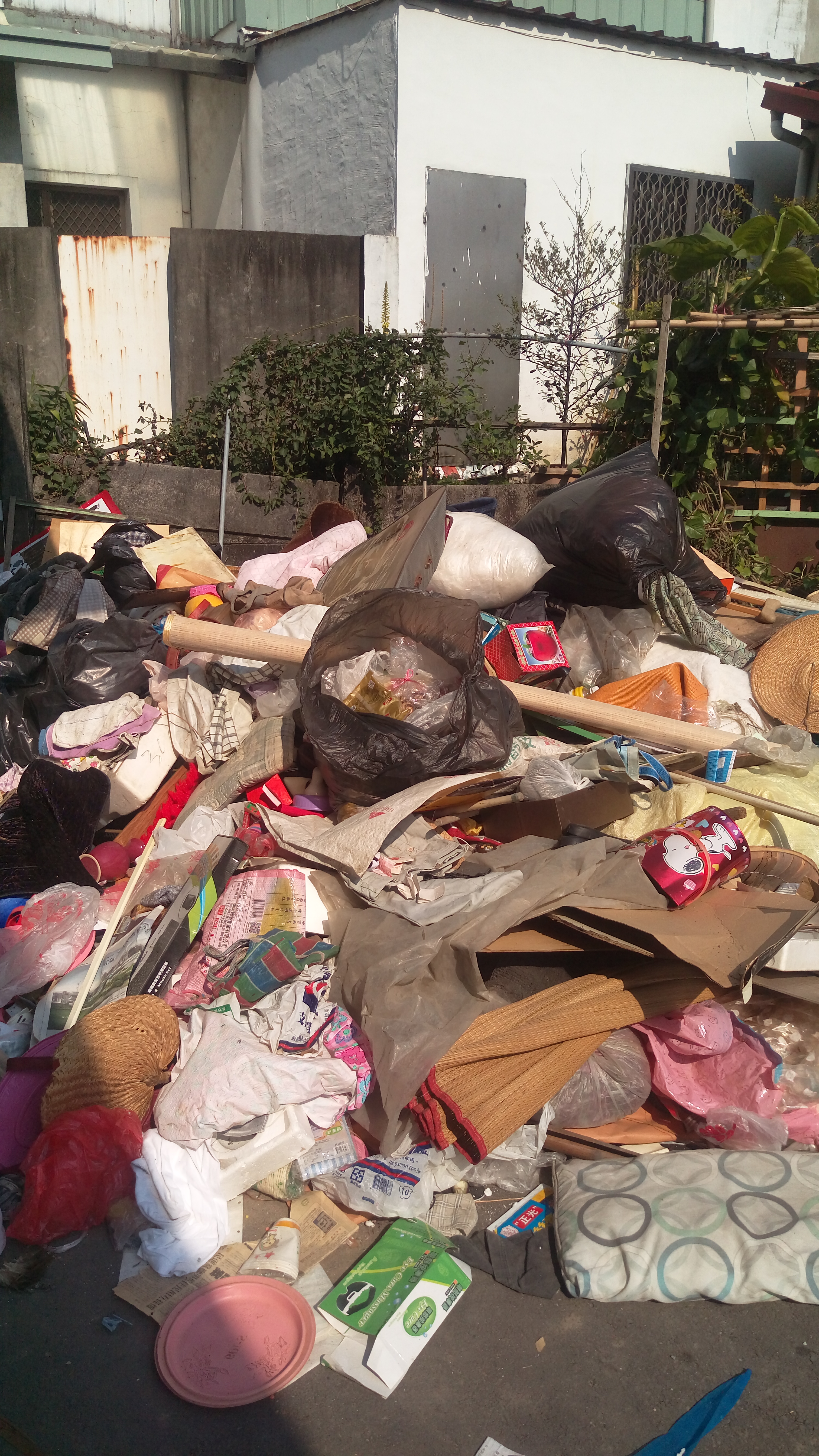 代客大掃除 您還在為了 清運垃圾裝潢拆除在煩惱嗎？專業廢棄物清運 裝潢拆除 代客服務幫忙清運房客留下來的垃圾 　請找建騰專業優質搬家公司 - 20171026212351-24426843.jpg(圖)