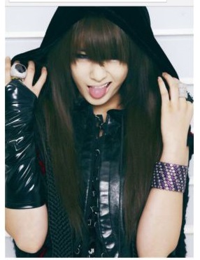 高薪聘僱時薪300元起。 - 20150502115745-539874329.jpg(圖)