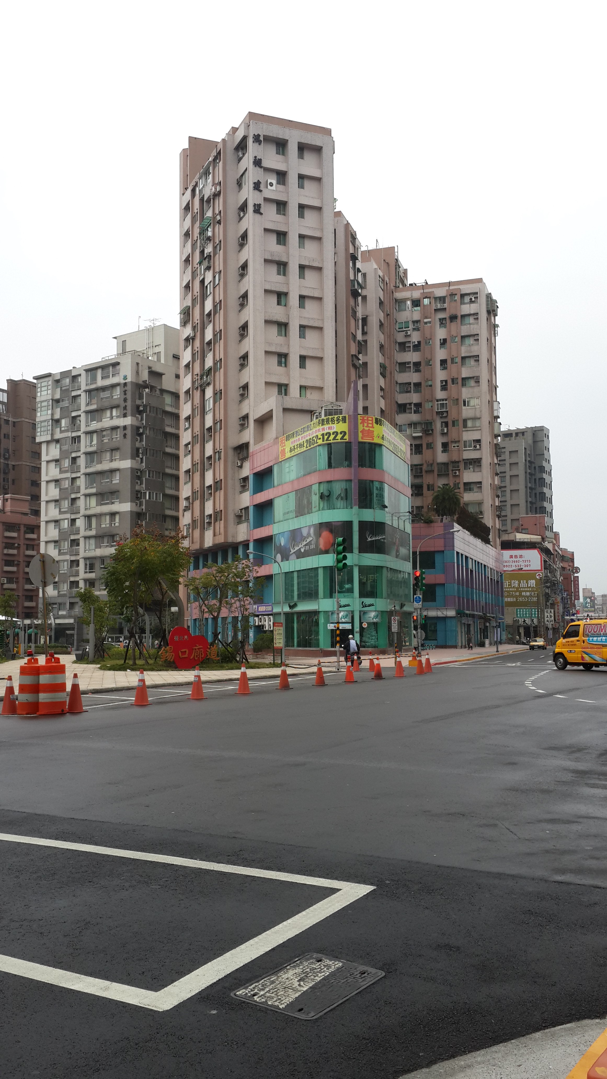 松山國小新矽谷饒河夜市八德路坡道平面車位 - 20150507113219-969749784.jpg(圖)