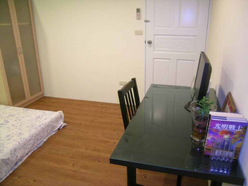 [全新屋況] 中友百貨及中國醫藥大學附近 電梯華廈 精緻套房出租(限女性) - 20091030073730_860032641.JPG(圖)