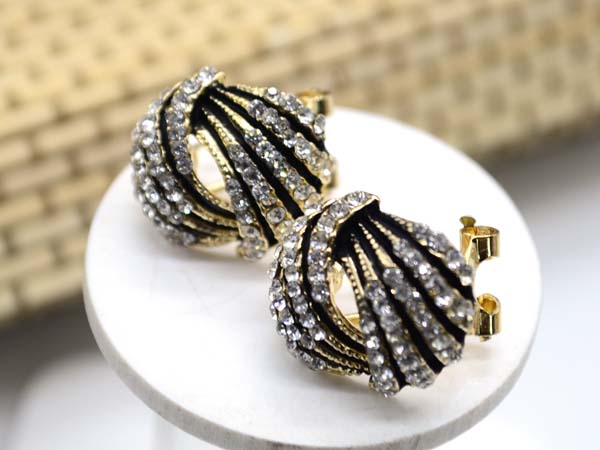 日韓明星都在用的流行飾品配件哪裡買? - 20151218173632-431532846.jpg(圖)