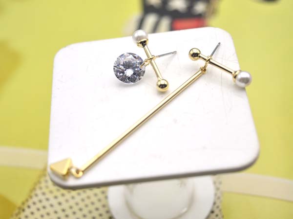 女孩兒手刀飛搶~韓國最新流行趨勢/耳環/項鍊/髮飾/微鑲鋯石飾品批發~網站與門市同步更新 - 20170218134659-397059808.jpg(圖)