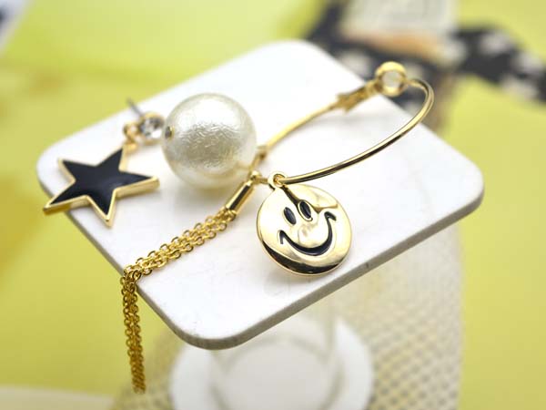 女孩兒手刀飛搶~韓國最新流行趨勢/耳環/項鍊/髮飾/微鑲鋯石飾品批發~網站與門市同步更新 - 20170218134659-397090666.jpg(圖)