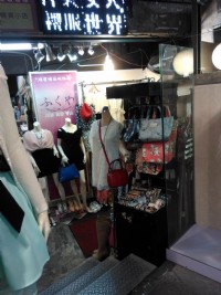 只要2萬公館捷運站1號出口服飾店出租.難得釋出 新手創業也很適合.免頂讓金_圖片(1)